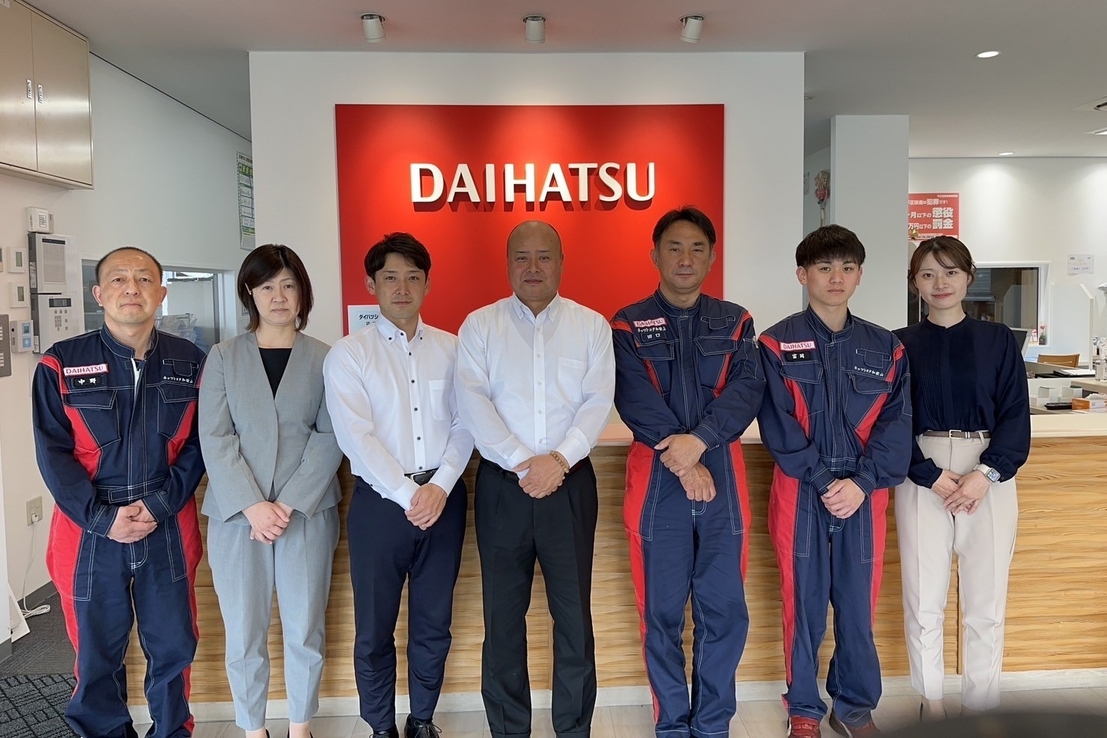 ダイハツショップ紀三井寺店集合写真