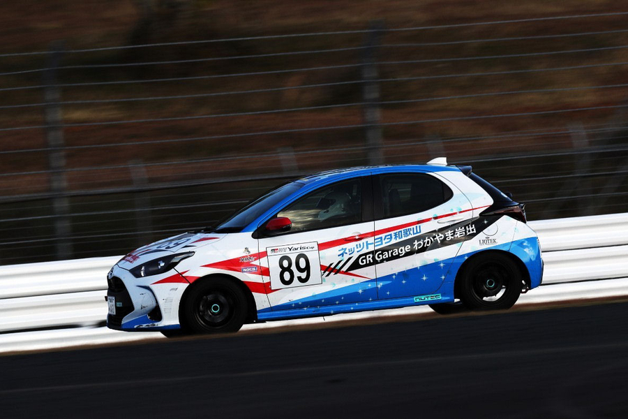 ②ヤリスクロスGRスポーツ 輝かしい 新車時着タイ