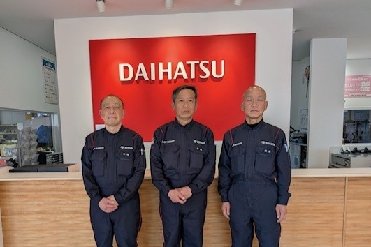 ダイハツショップ紀三井寺店集合写真（サービス）