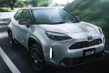 【モデル入り素材】GR SPORT（ハイブリッド・2WD）
